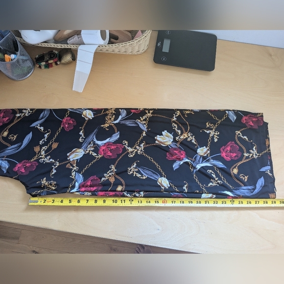 LAURA Women Wide Leg Pants Size 6 Black Red And Gold Colors Stretch Chains Roses - Picture 8 of 8